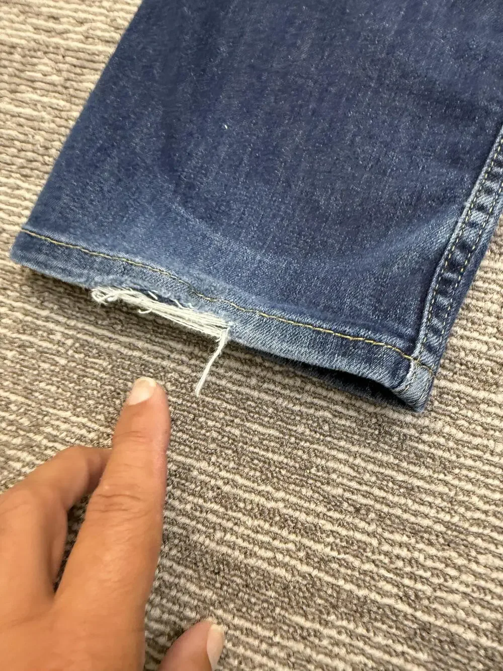Levis 511 Jeans Mens 32x32 Blue Denim Slim Fit Zip Fly Distressed Hem 08513-0183